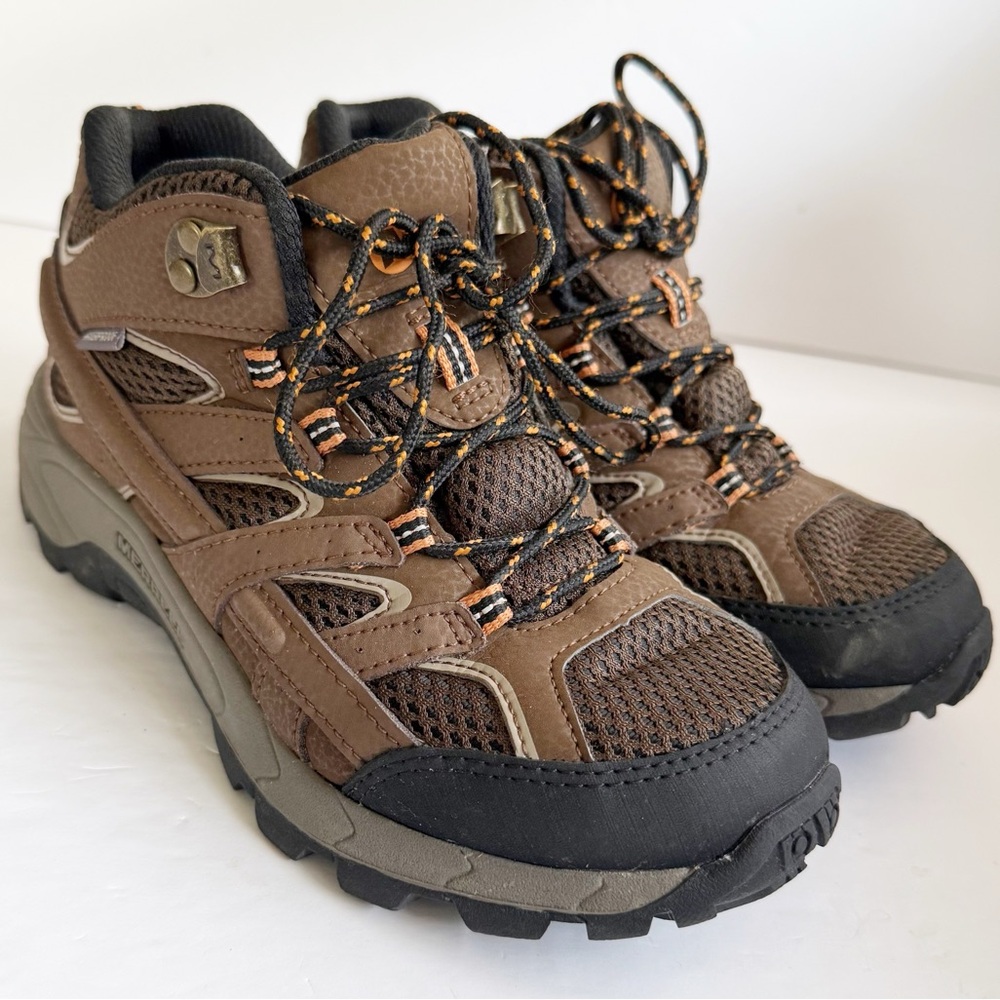 Merrell Kids Unisex Moab II Mid Brown and Black Hiking Boots Size 3